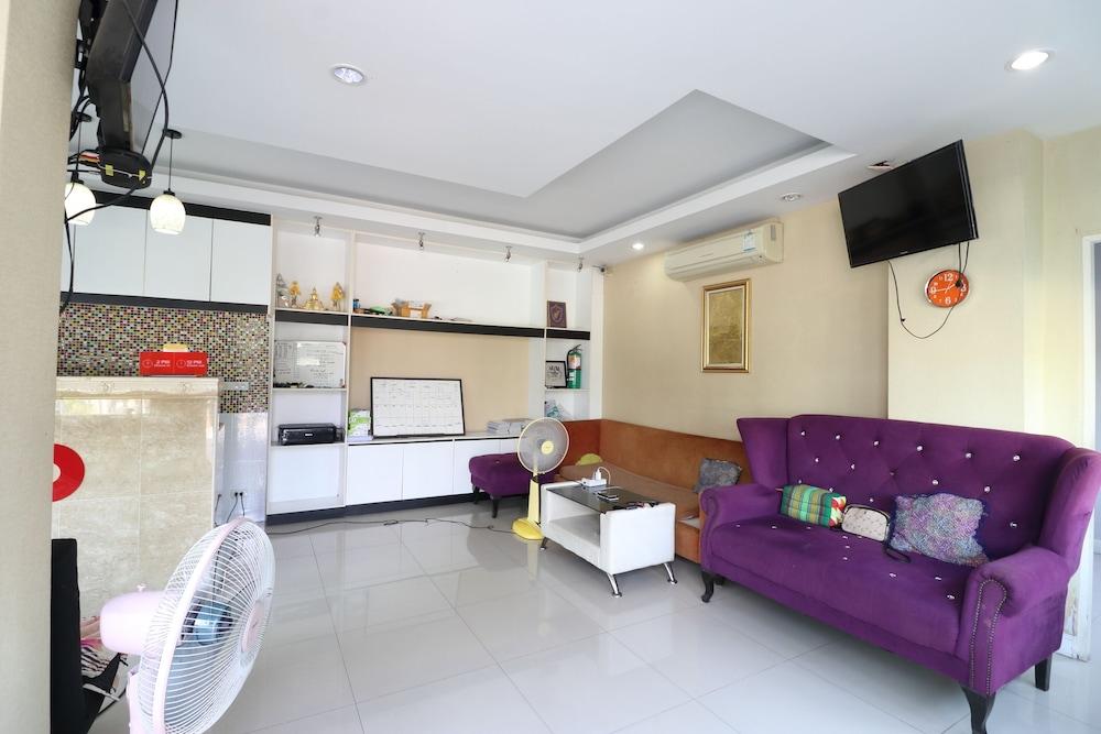 Oyo 75389 Pandora House Hotel Pattaya Luaran gambar