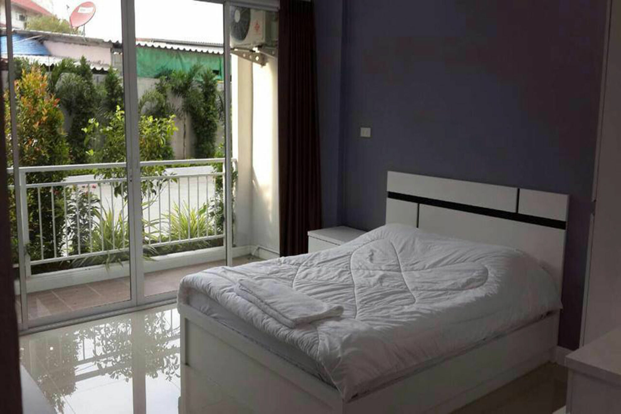 Oyo 75389 Pandora House Hotel Pattaya Luaran gambar